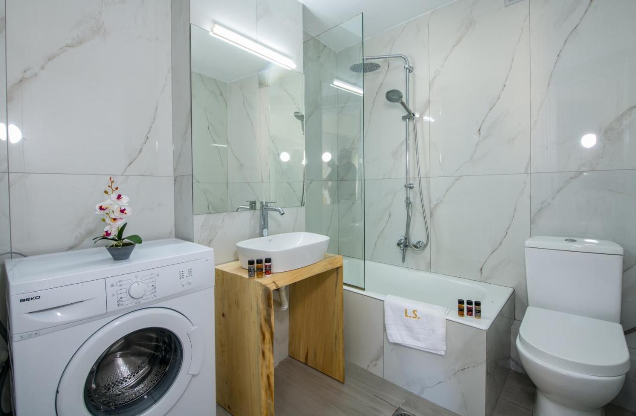 Lucky Suites (Adults Only) 罗希姆诺 外观 照片