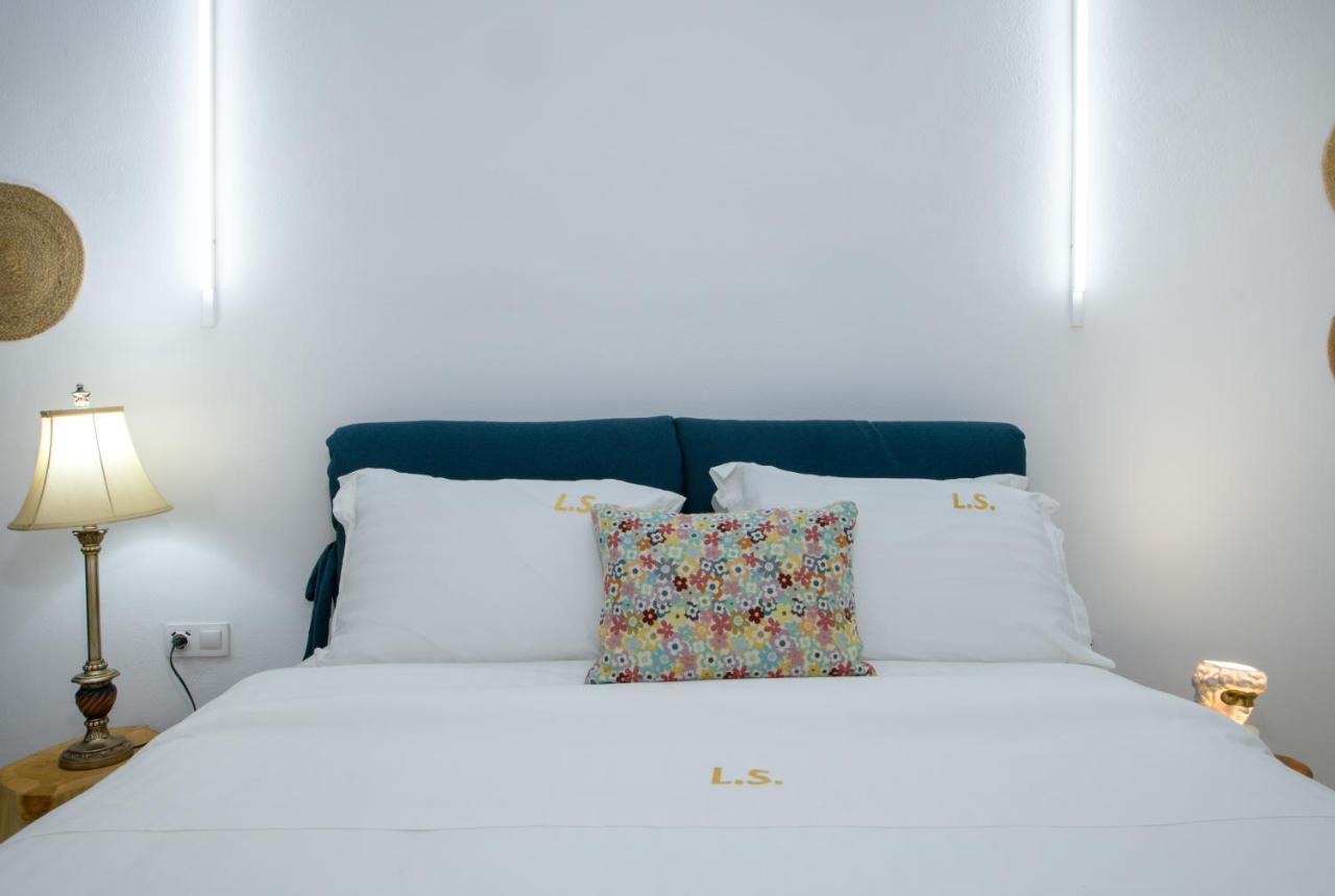 Lucky Suites (Adults Only) 罗希姆诺 外观 照片