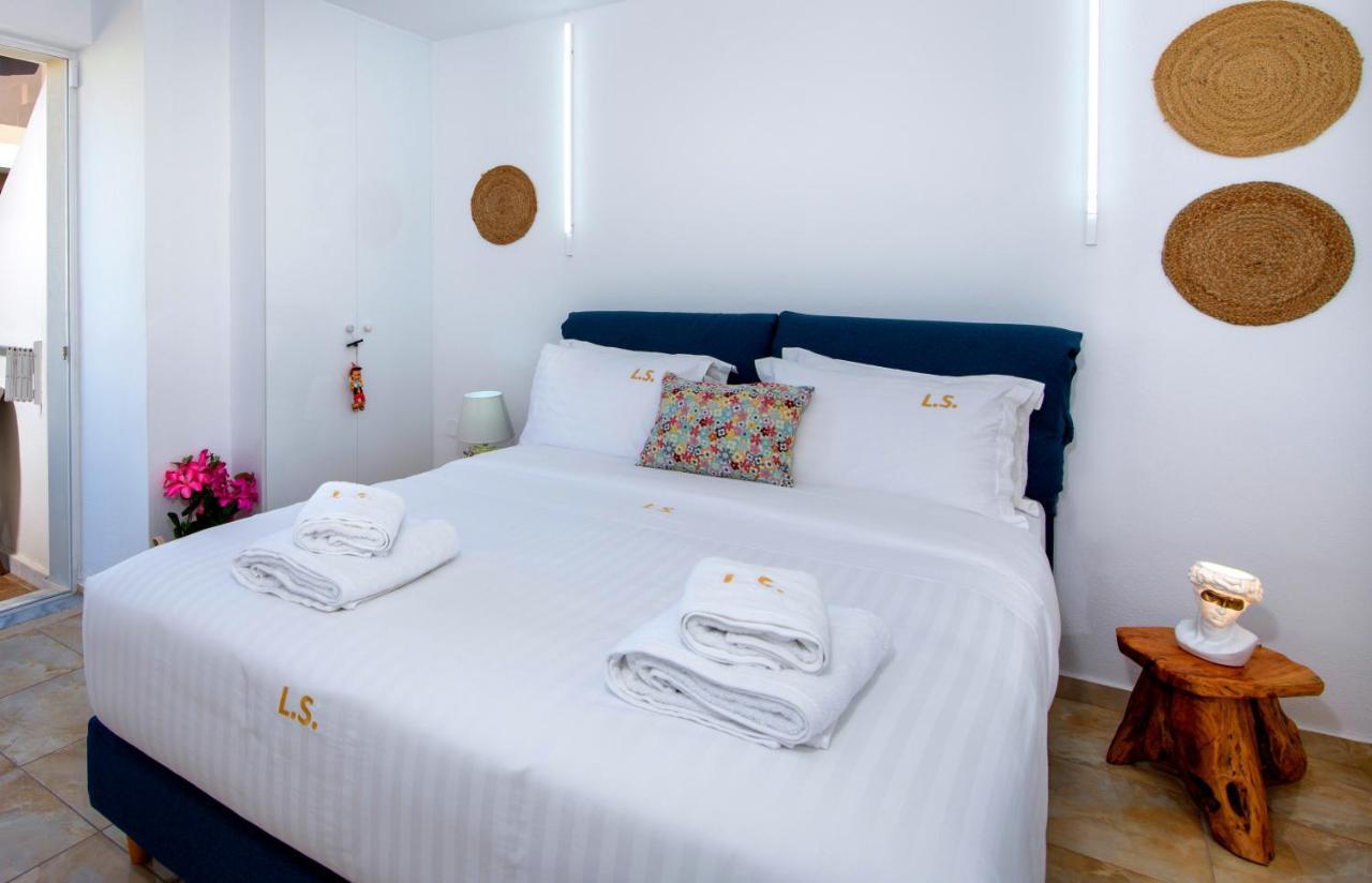 Lucky Suites (Adults Only) 罗希姆诺 外观 照片